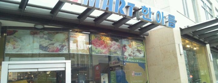 H-Mart is one of Locais curtidos por Mint.