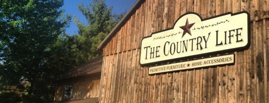 The Old Country Store is one of Lizzieさんのお気に入りスポット.