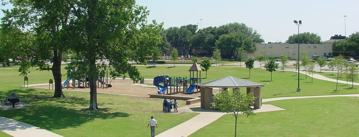 Carl Knox, Jr. Park is one of Playgrounds.