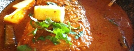 Muthu's Curry Restaurant is one of Bib Gourmand (Michelin Guide Singapore).