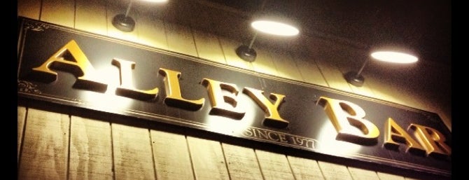 The Alley Bar is one of Posti che sono piaciuti a Whitney.