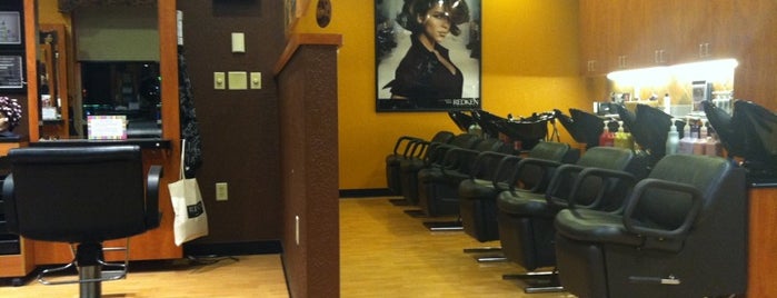 Hair & Body Solutions Salon and Spa is one of Lugares favoritos de Jennifer.