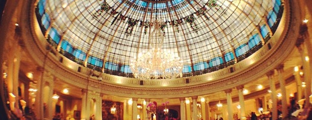 The Westin Palace is one of Ruta por el Madrid de la novela: "EL ESCALON 33".