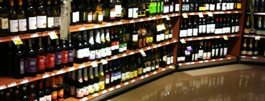 Hannaford Supermarket is one of Posti che sono piaciuti a Todd.