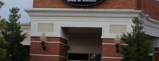 Bonfire Bar &Grill is one of สถานที่ที่ Jenifer ถูกใจ.
