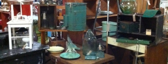Waverley Antiques & Collectables Bazaar is one of Melbourne  To Do's.