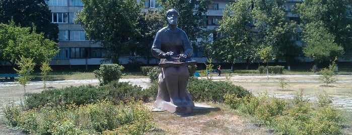 Памятник гусляру is one of Памятники Киева / Statues of Kiev.