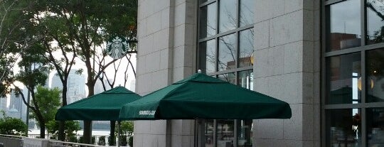 Starbucks is one of สถานที่ที่บันทึกไว้ของ Lisa.