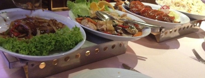 Restaurant Dynasty is one of Tom'un Beğendiği Mekanlar.