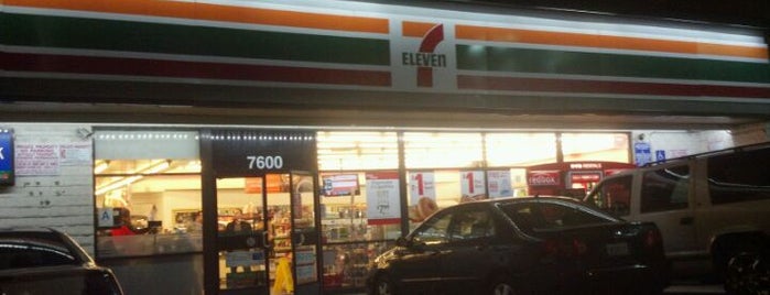 7-Eleven is one of Locais curtidos por Adam.