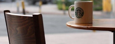 Starbucks is one of Tさんのお気に入りスポット.