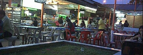 Hill Side Food Court (Medan Selera Mutiara) is one of Makan @ Utara #4.