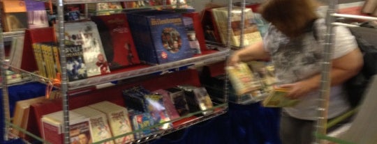 Scholastic Book Fairs Warehouse is one of Posti che sono piaciuti a Juanma.