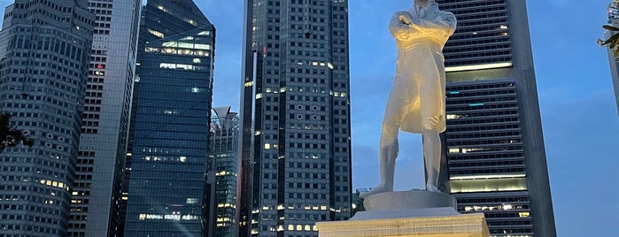Sir Stamford Raffles Statue (Raffles' Landing Site) is one of When I'm in SG.