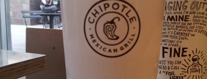 Chipotle Mexican Grill is one of Lugares favoritos de KENDRICK.