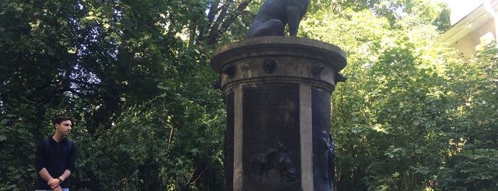 Памятник Собаке is one of Парки.