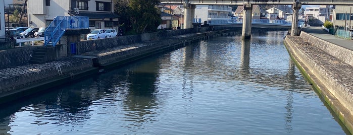 半分の月がのぼる空