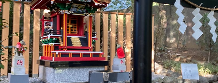 三峯神社 is one of 神社・寺4.