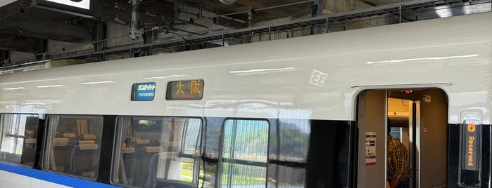 Tsuruga Station is one of JR等.