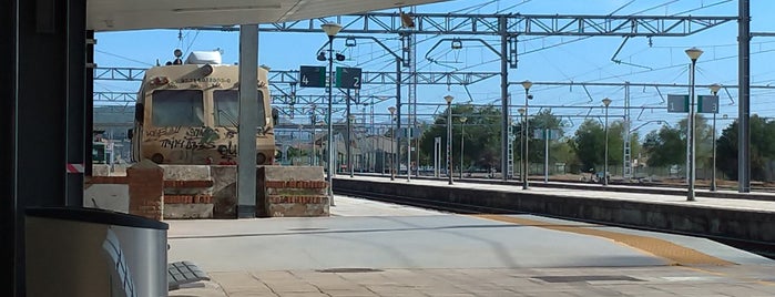Estación de Linares-Baeza is one of ciudades.