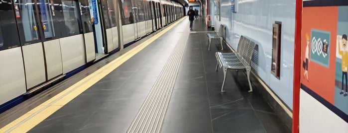 Metro Tribunal is one of Transporte Madrid.