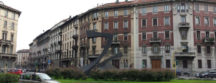 Piazza Della Conciliazione is one of Tempat yang Disukai Giulia.