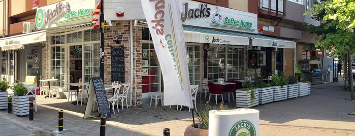 Jack's Cafee House Büyükçekmece is one of สถานที่ที่ Murat ถูกใจ.