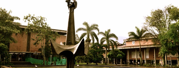 Universidad de Antioquia is one of Mis lugares favoritos o donde más permanezco.