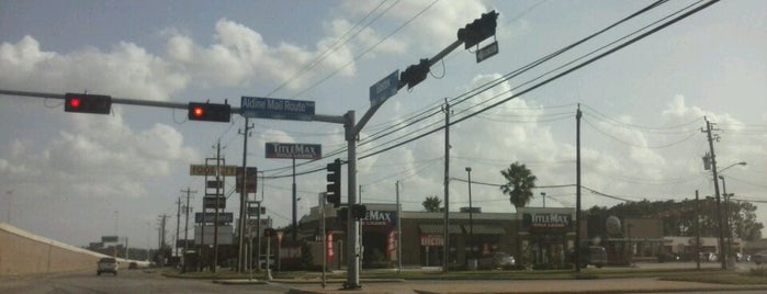 Aldine Mail Route @ US 59 (Eastex Freeway) is one of Orte, die Juanma gefallen.