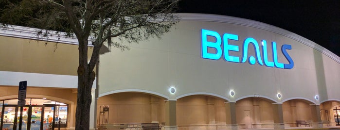 Bealls Store is one of สถานที่ที่ Cara ถูกใจ.