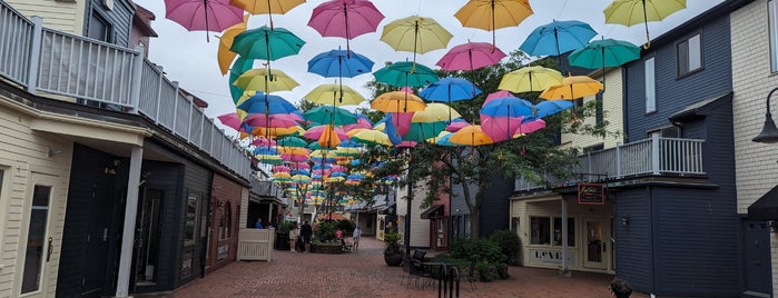 Brick Market is one of Rhode Island.