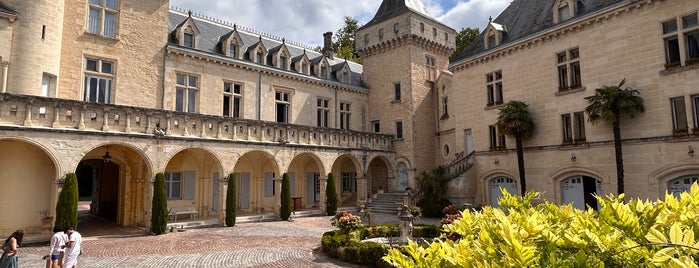 Château de La Rivière is one of Chateau.