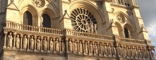 Parvis Notre-Dame — Place Jean-Paul II is one of Lugares donde estuve en el exterior.