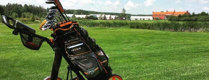 Sobienie Królewskie Golf & Country Club is one of Posti che sono piaciuti a Kevin.