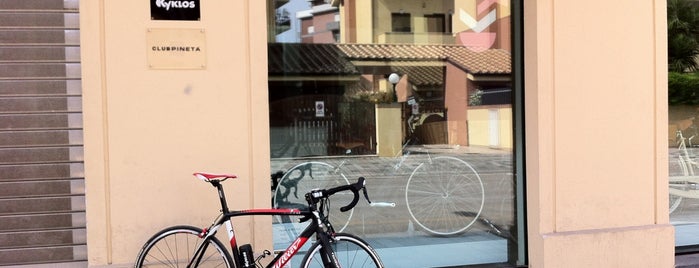 Kyklos Bike Store is one of Tempat yang Disukai Mauro.