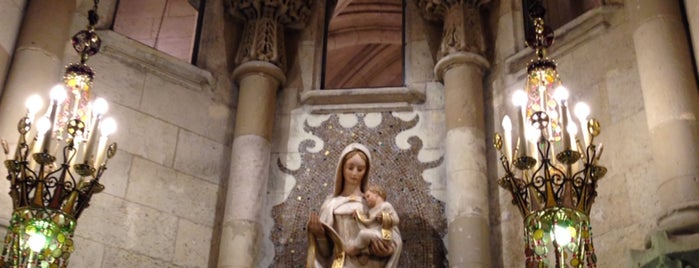 Basílica de la Sagrada Família is one of Tempat yang Disukai Muge.