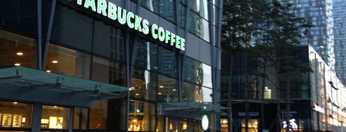 Starbucks is one of Lugares guardados de Samet.