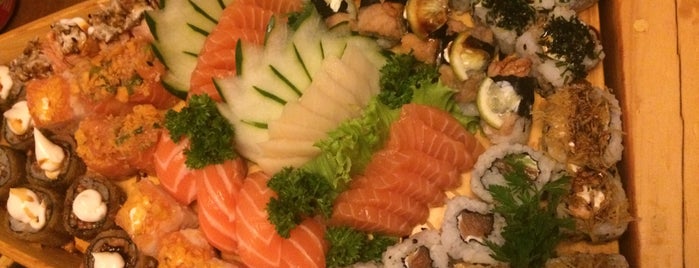 Sushi Naoto is one of Orte, die Kleber gefallen.