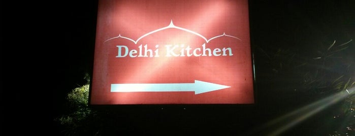 Delhi Kitchen is one of สถานที่ที่ Vasundhara ถูกใจ.