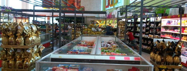 Supermercado Pague Menos is one of สถานที่ที่ Fernando ถูกใจ.