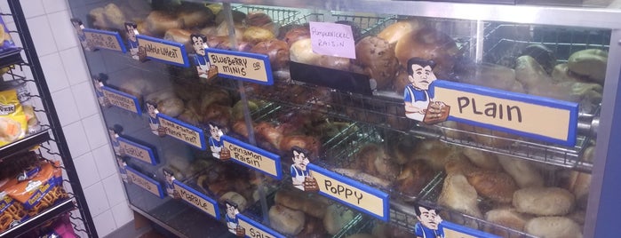 Hand Rolled Bagels is one of สถานที่ที่ Natalie ถูกใจ.