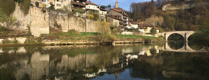 Fribourg is one of Suisse.