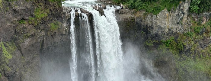 Snoqualmie Falls Hiking Trail is one of Orte, die Sandro gefallen.