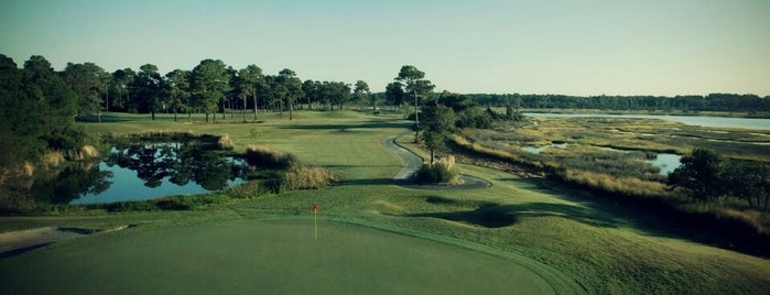 North Shore Golf Course is one of Lugares favoritos de Todd.