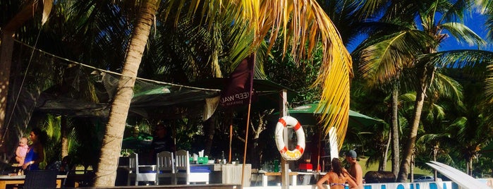 Roxy's Beach Bar is one of Tempat yang Disukai Eli.