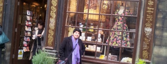 Apothecary Tea Room & Gardens is one of UK London Oxford.