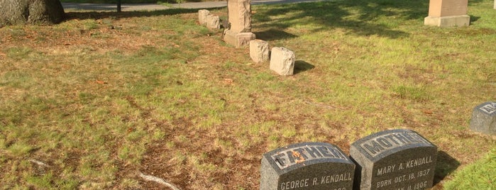 Evergreen Cemetery is one of Tempat yang Disukai Miriam.