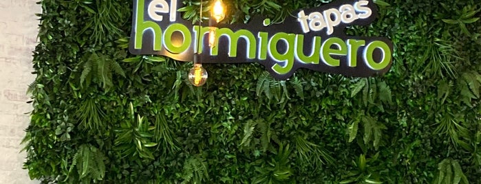 El Hormiguero is one of Lugares para tapear/comer :-P.
