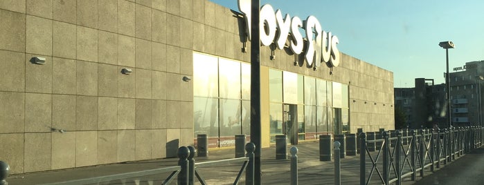 Toys"R"Us Babies"R"Us Torcy is one of CC Bay 2.