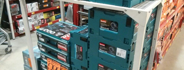 Bunnings Warehouse is one of Lieux qui ont plu à Meidy.